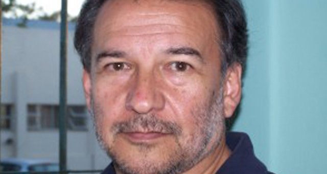 Prof. Víctor Rodríguez.