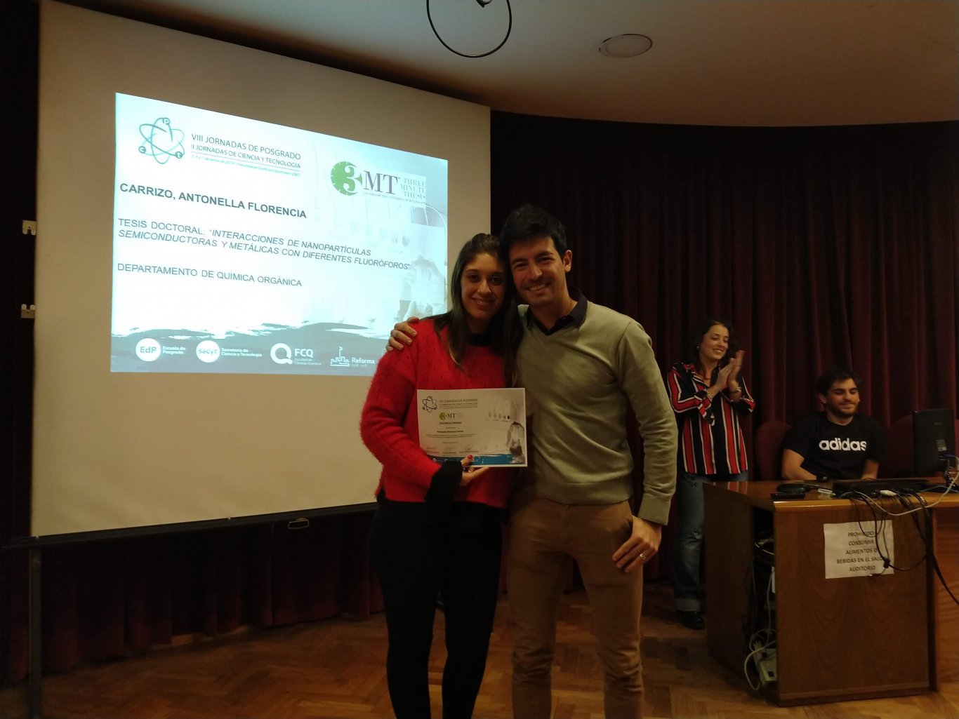 Antonella Florencia Carrizo, segundo premio "Mi tesis en 3 minutos" 2018.